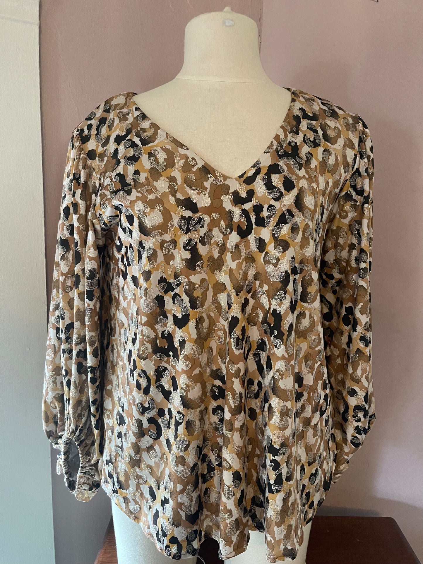 Designer Stretchy Leopard Bubble Sleeved Top