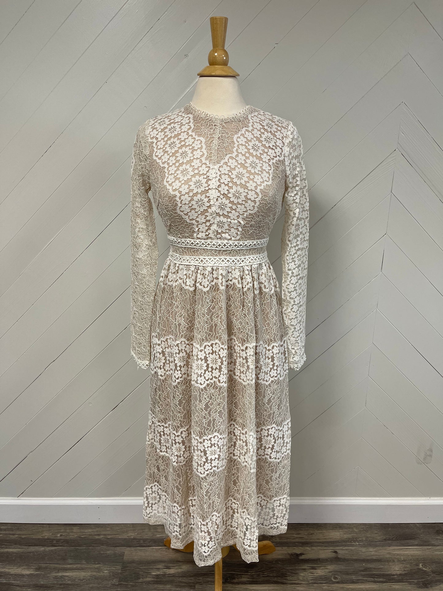 Royal All Over Lace Long-Sleeved Midi Dress